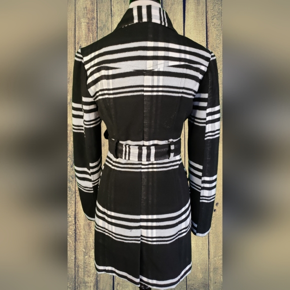 Black and White Coat Size Medium - Picture 2 of 4